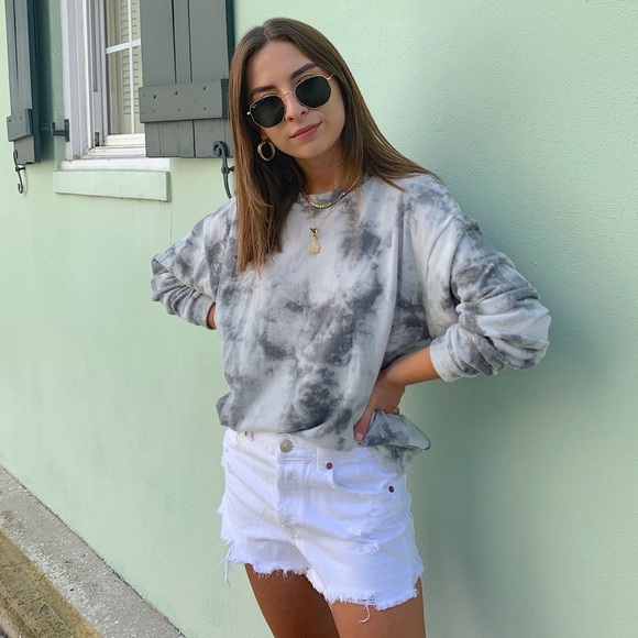 Sweaters - NEW! Grey & White Tie Dye Sweatshirt